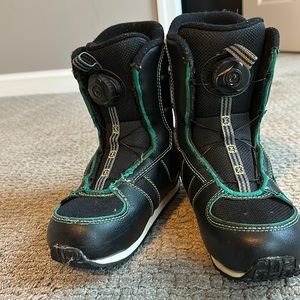 Youth Size 2 K2 Mini Turbo Snowboard Boots